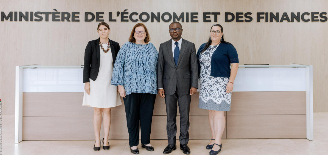 le-ministre-d’etat,-ministre-de-l’economie-et-des-finances-en-charge-de-la-cooperation-recoit-mme-lee-anne-hermann,-ambassadrice-du-canada-au-burkina-faso-et-au-benin,-en-fin-de-mission